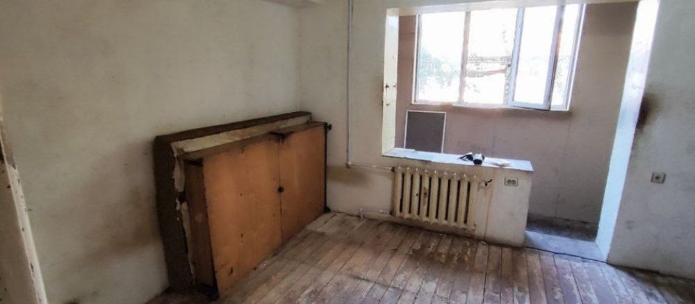 1 комнатная Галерейка юнусабад 2 квартал  1 этаж