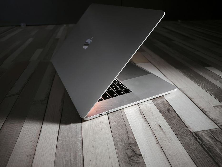 Apple MacBook Pro Retina Touchbar