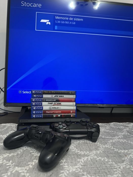 Vand ps4 pro , 2 joystickuri