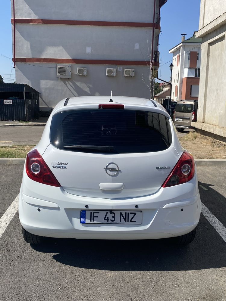 Opel corsa D 2010 1.2 benzina . 2300 euro