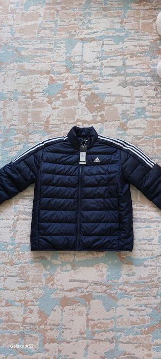 Продам куртку adidas.