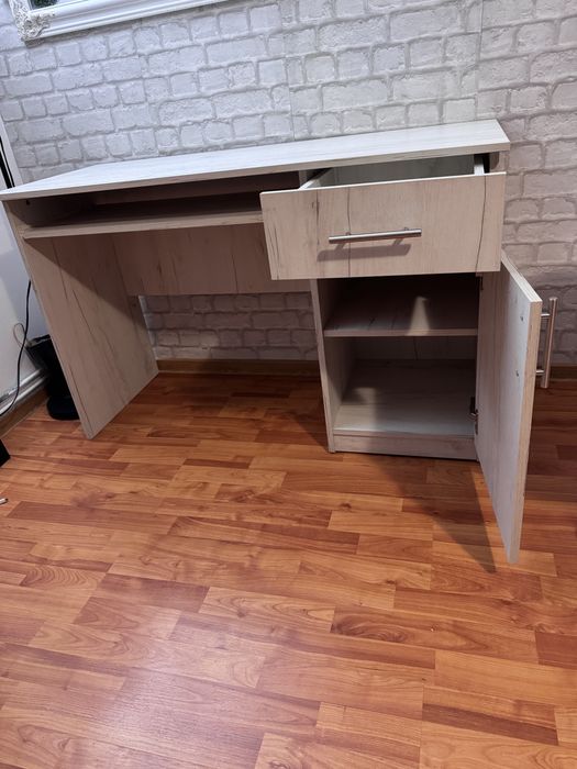 Vand birou ,stare perfecta de functionare.