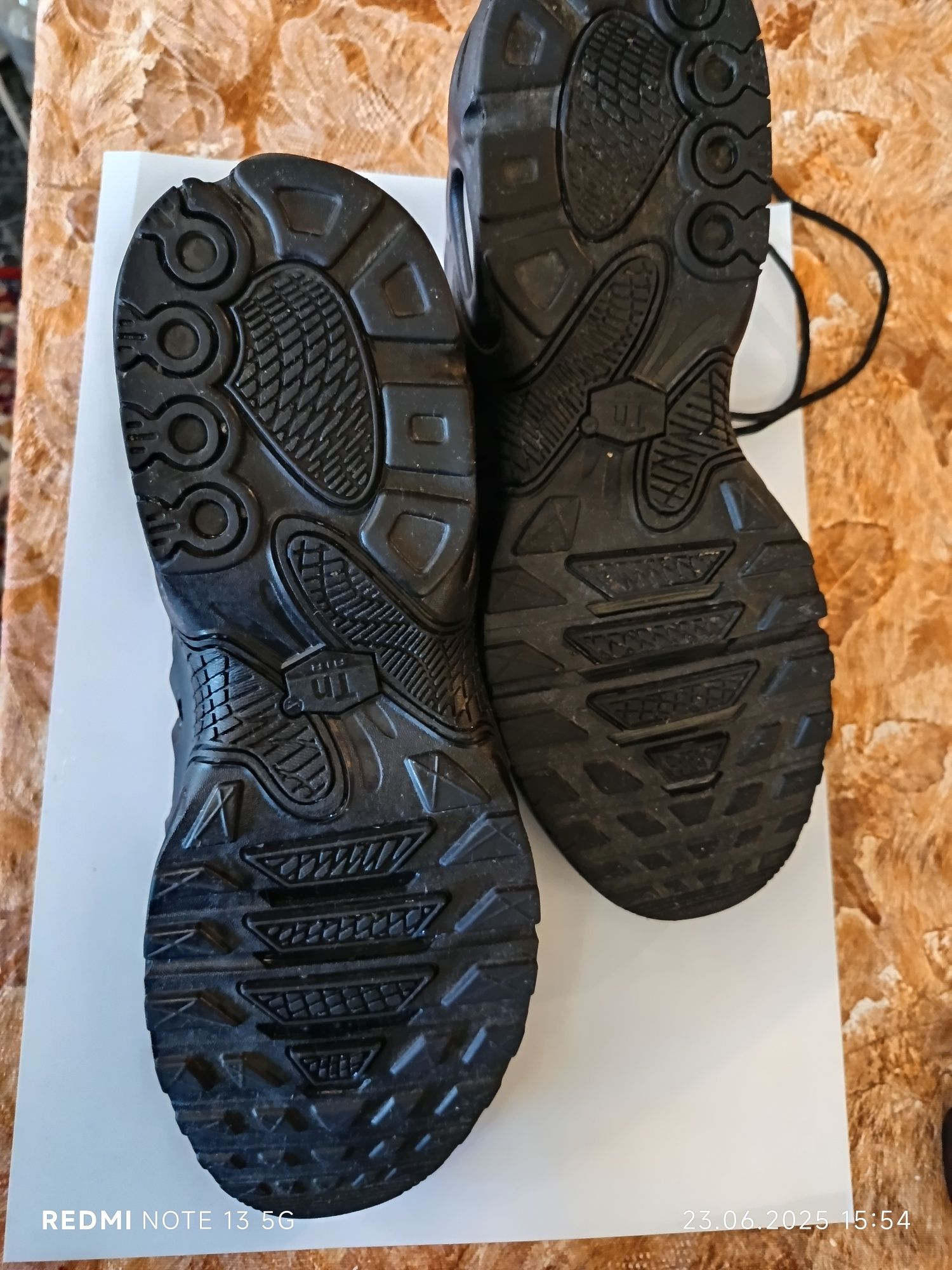 Продават се нови маратонки , Nike