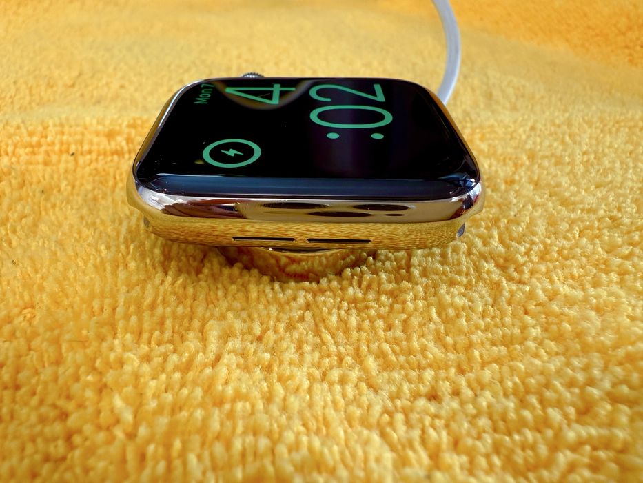 Apple Watch Series 5 / 44mm / Silver / Stainless Steel / GPS + LTE