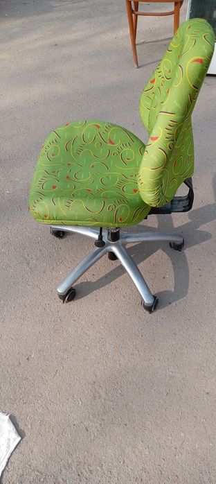 Офисная кресла в хорошем состоянии.