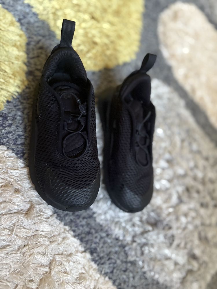 Маратонки nike 27 номер
