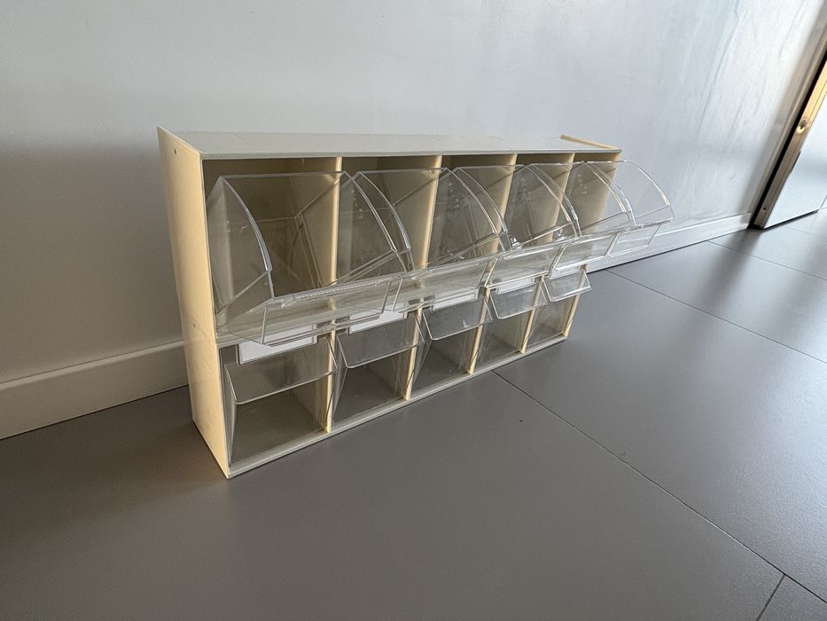 Vând suporturi /rafturi seringi