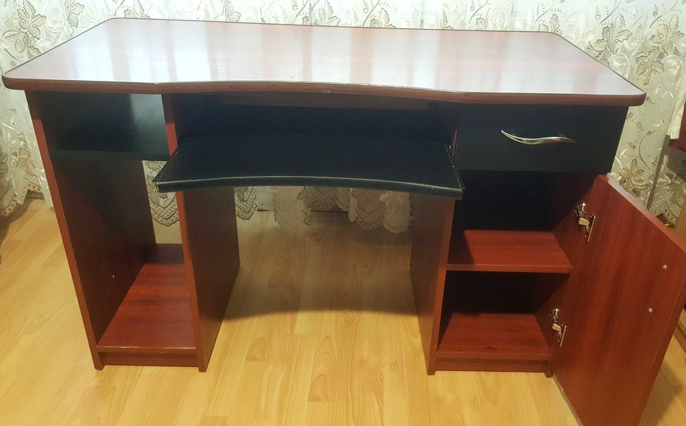 Vând masă de birou de calitate superioară