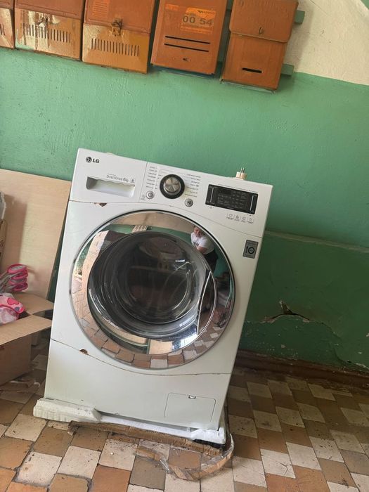 Продам стиральную машину LG