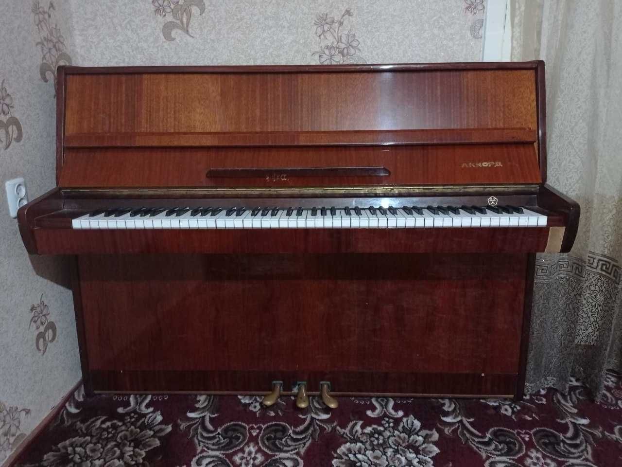Срочно продается Белорусский Фортепиано 3-х педальный