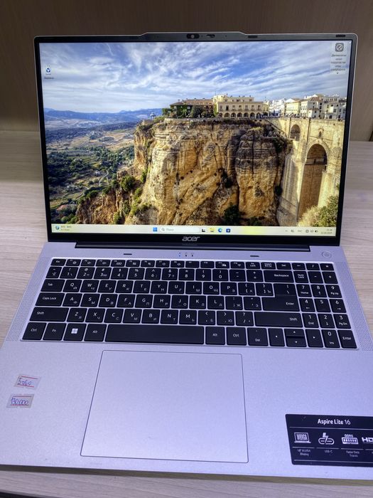 Офисный ноутбук Acer