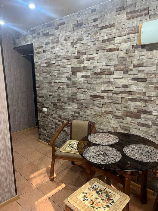 Продаётся своя квартира 2/5/5 13 кв Фархадский перекрёсток