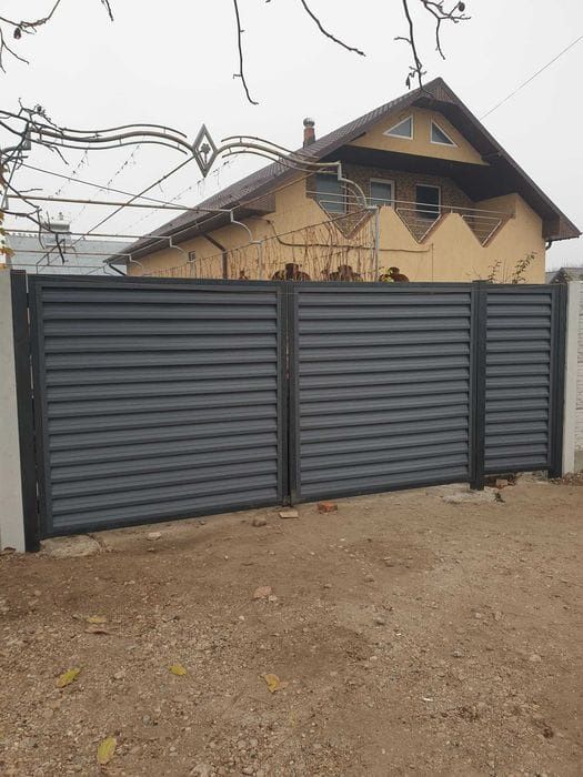 Executăm porți din lamele la comanda clientului executăm panouri din l