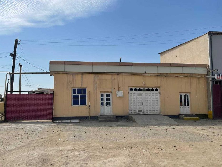 Yangiariq markazida 770 m² noturar bino sotiladi.