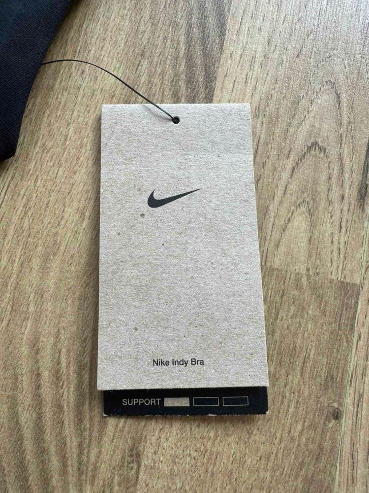 Nike ново бюстие S размер ***