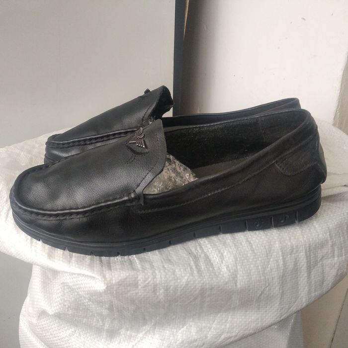 Продам фирменную обувь.