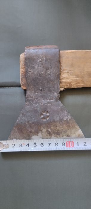 Топор - времени СССР.