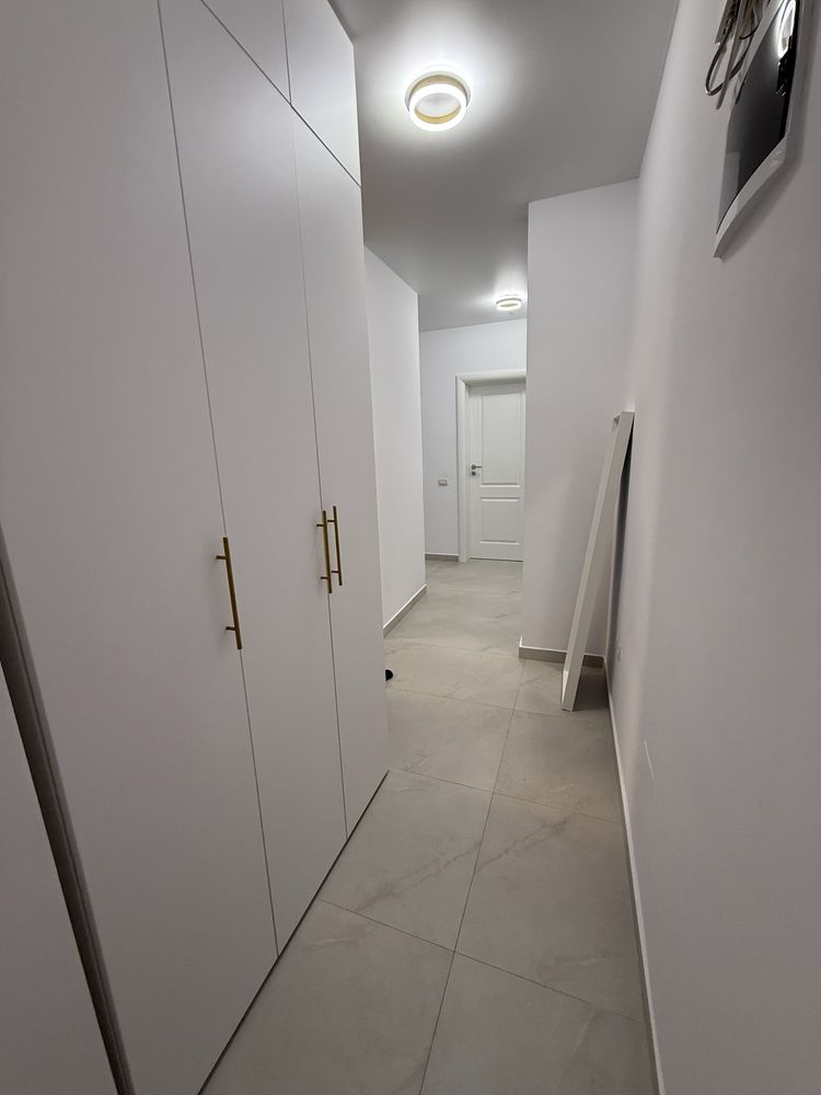 Direct proprietar inchiriez ap. 2 camere Central Address Residence