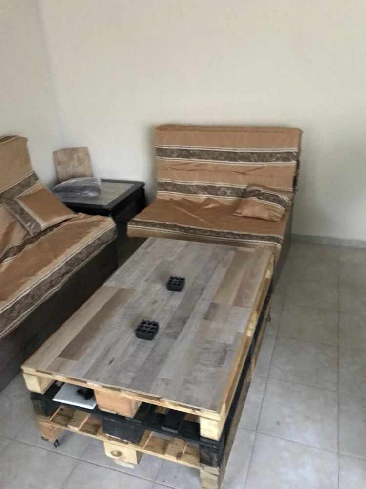 Дивани от дървени палети и ламинат