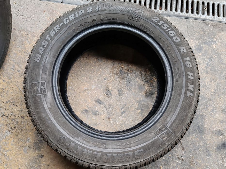 Vând cauciucuri 215/60/16 M+S set complet Semperit