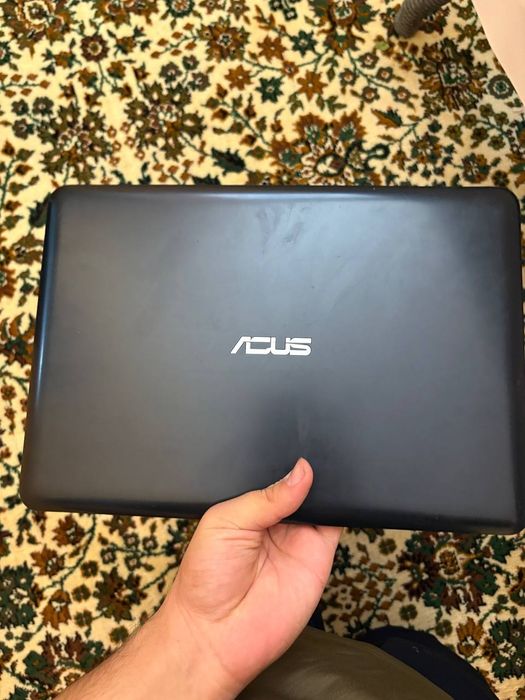 Asus Noutbuk sotiladi 
Aybi rasmda bashqa aybi yoq
zaryatchik ba
puli