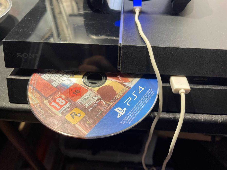 Consola Sony PS4 PlayStation 4 + Controller + GTA V, stare bună