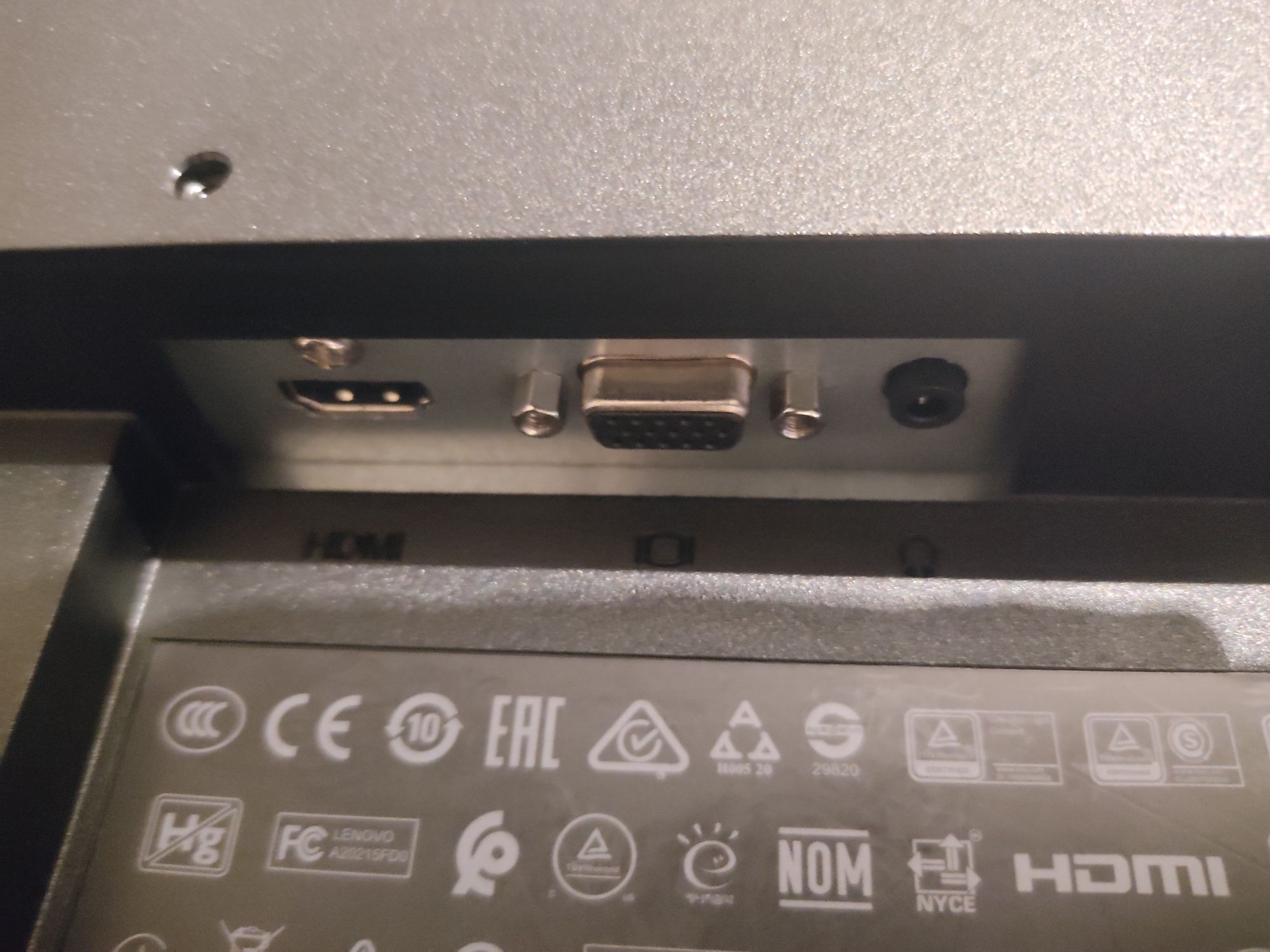Монитор Lenovo матовый