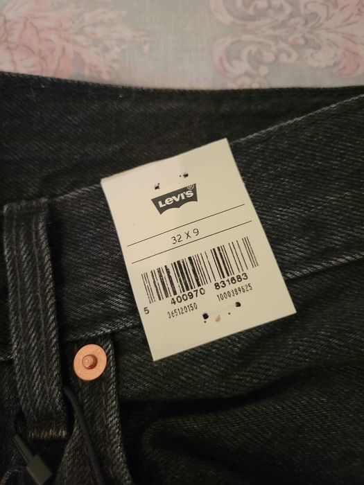 Къси дънкови панталонки Levi's, чисто нови, оригинал!