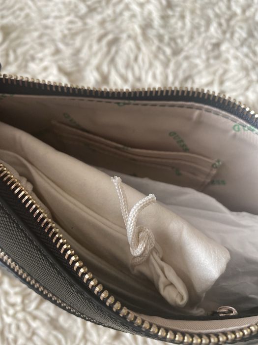 Чанта за рамо Guess