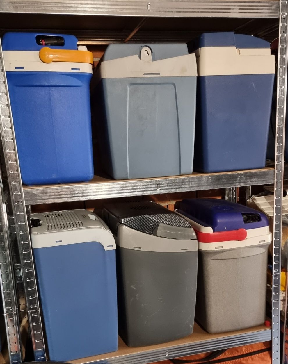 Хладилни чанти и хладилници 12 волта  и комбинирани  12/220 волта