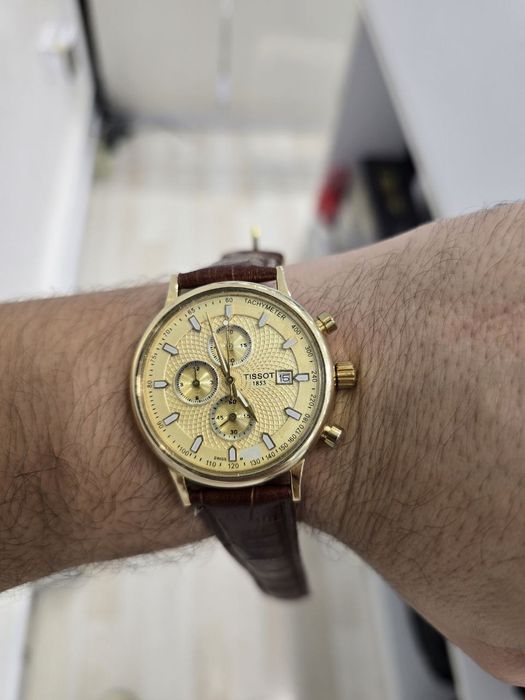 Продам золотые часы Tissot, немного ношенные, но в идеальном состоянии