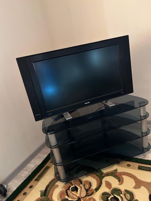 Телевизор Philips с подставкой