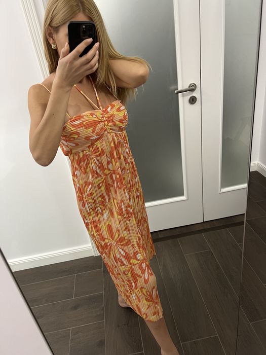 Rochie Zara, Xs, S, M,coloristica superba,material lejer,noi,eticheta