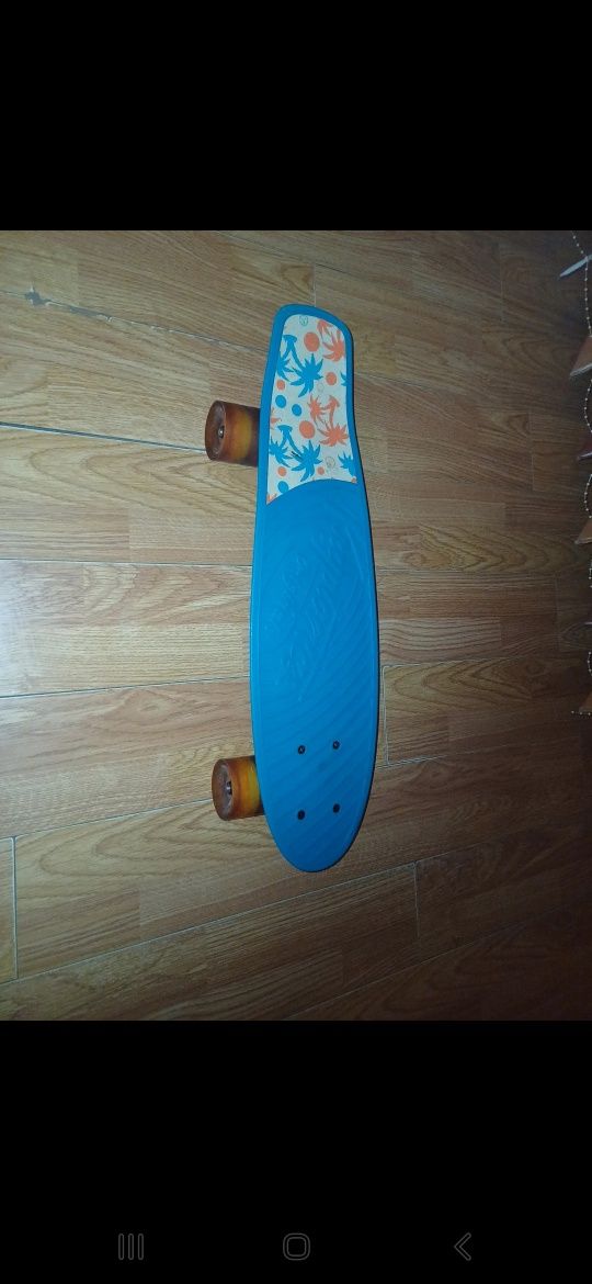 Vând skateboard.