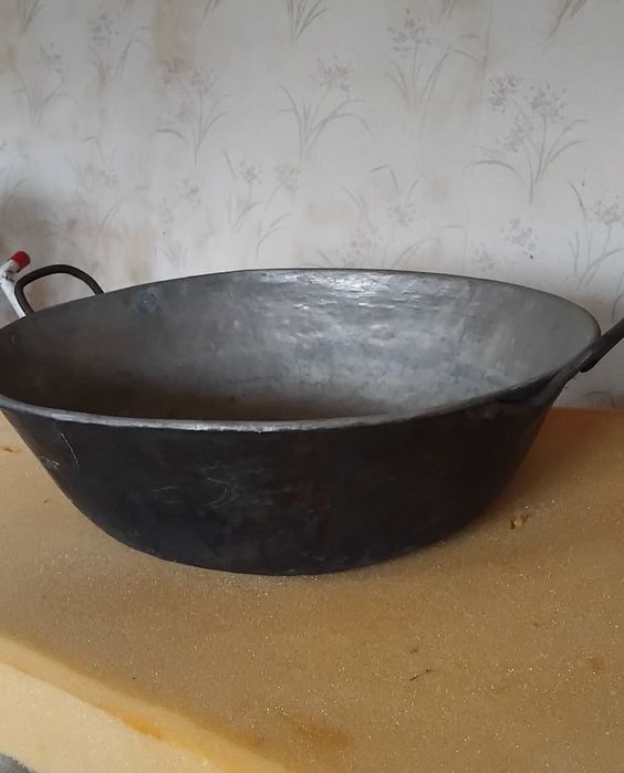 Медна тава за варене на лютеница и сладка