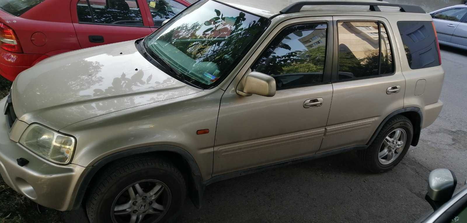 Продавам Honda CR-V