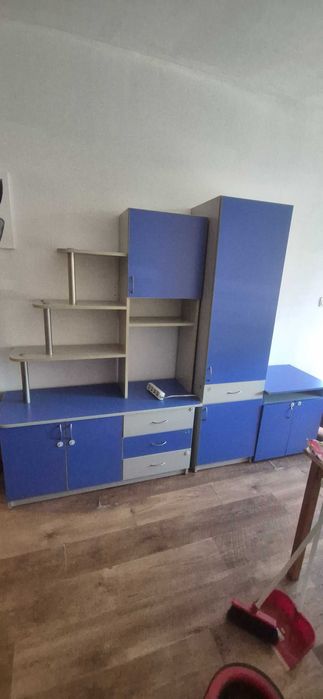 Продавам секция синьо и сиво