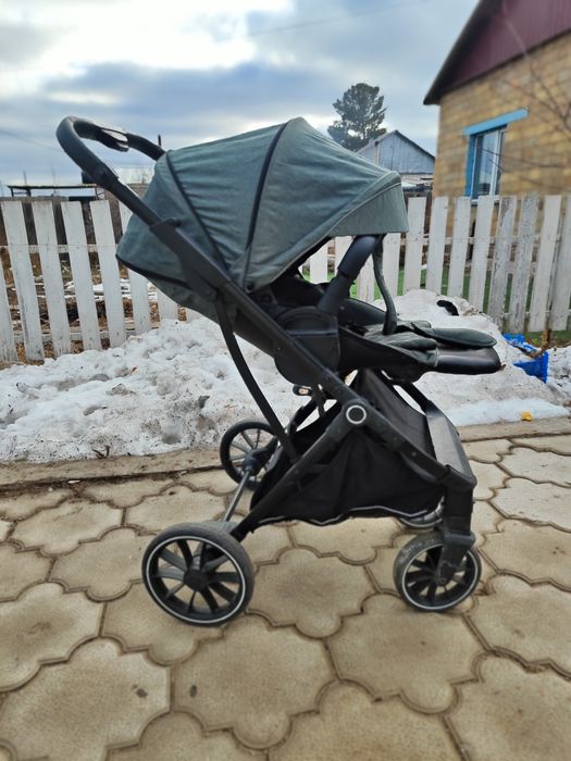 Продам прогулочную коляску