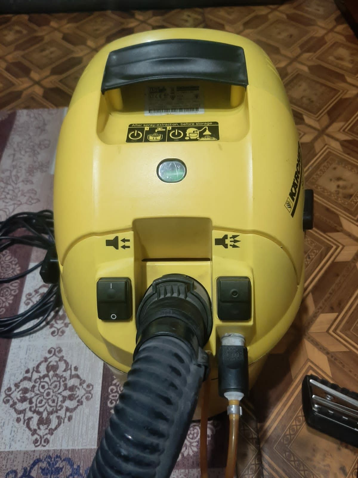 Продам  моющий пылесос для химчистки KARCHER