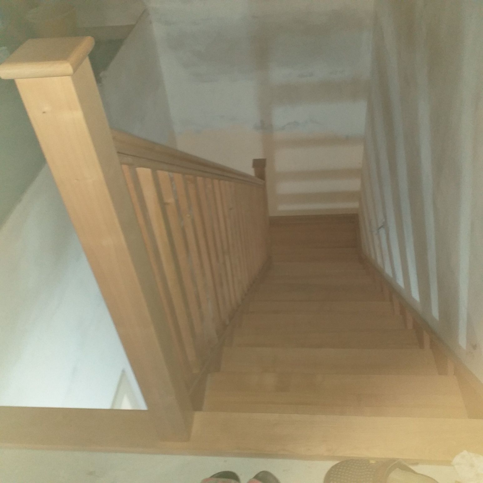 Trepte contratreapta scări mînă curentă baluștri din lemn
