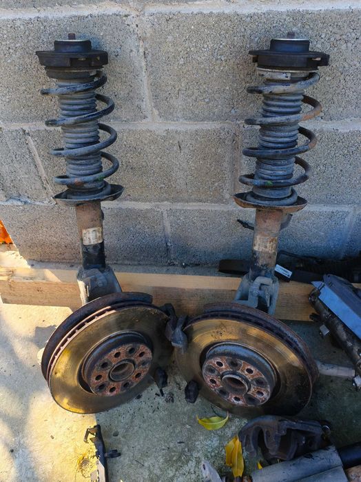 Dezmembrez pasat cc 2010