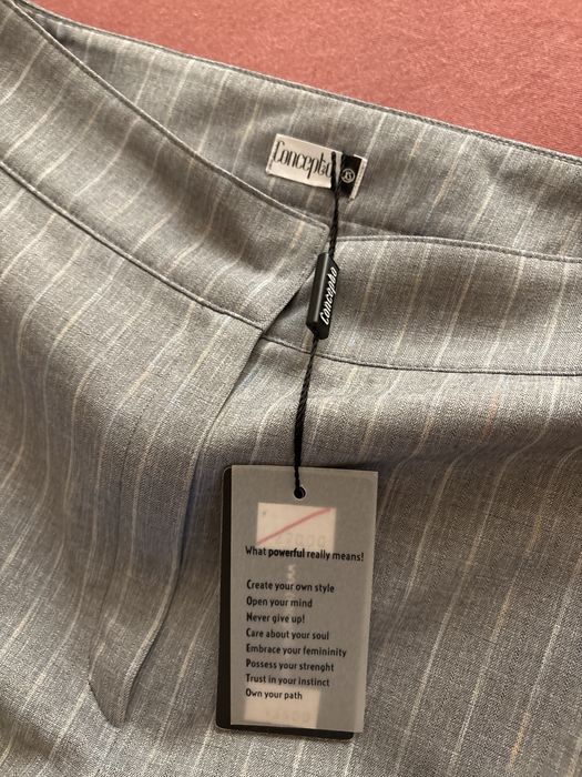 Vand pantaloni de fete de material noi marimea xs