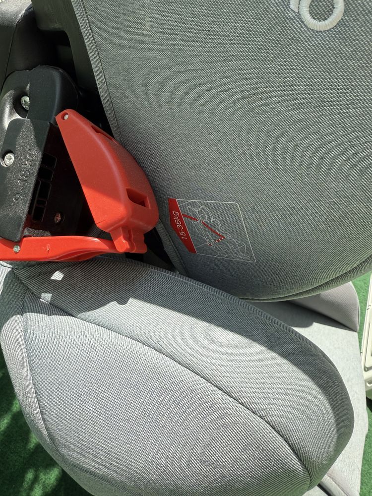 Vand scaun auto pentru copii de la 9 la 18kg-15-36kg,si al 2-lea cadou