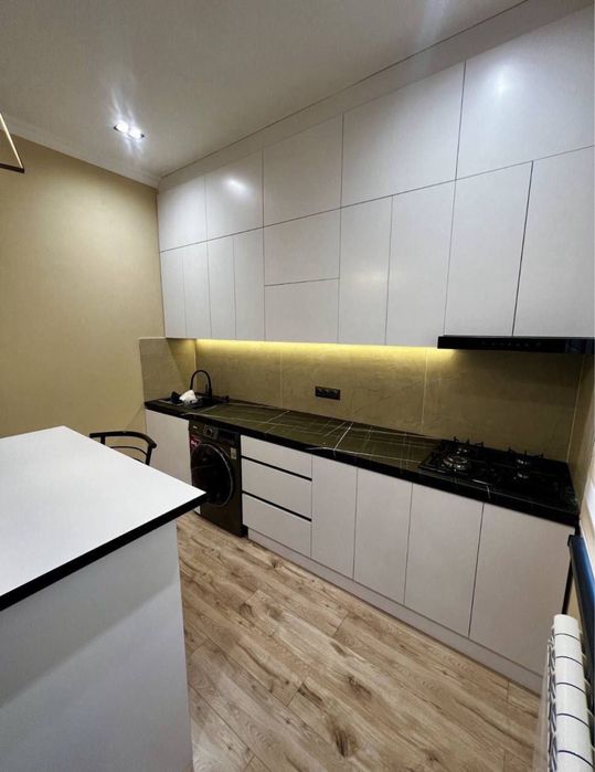 Ойбек 3/3/4 Высокопотолочка мебель+техника ЕВРо Срочно 76квм