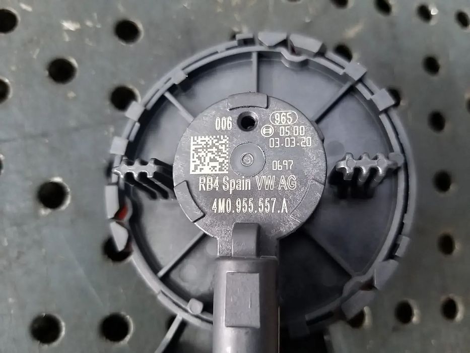 Senzor impact stanga fata audi a4 b9 8w 4m0955557a