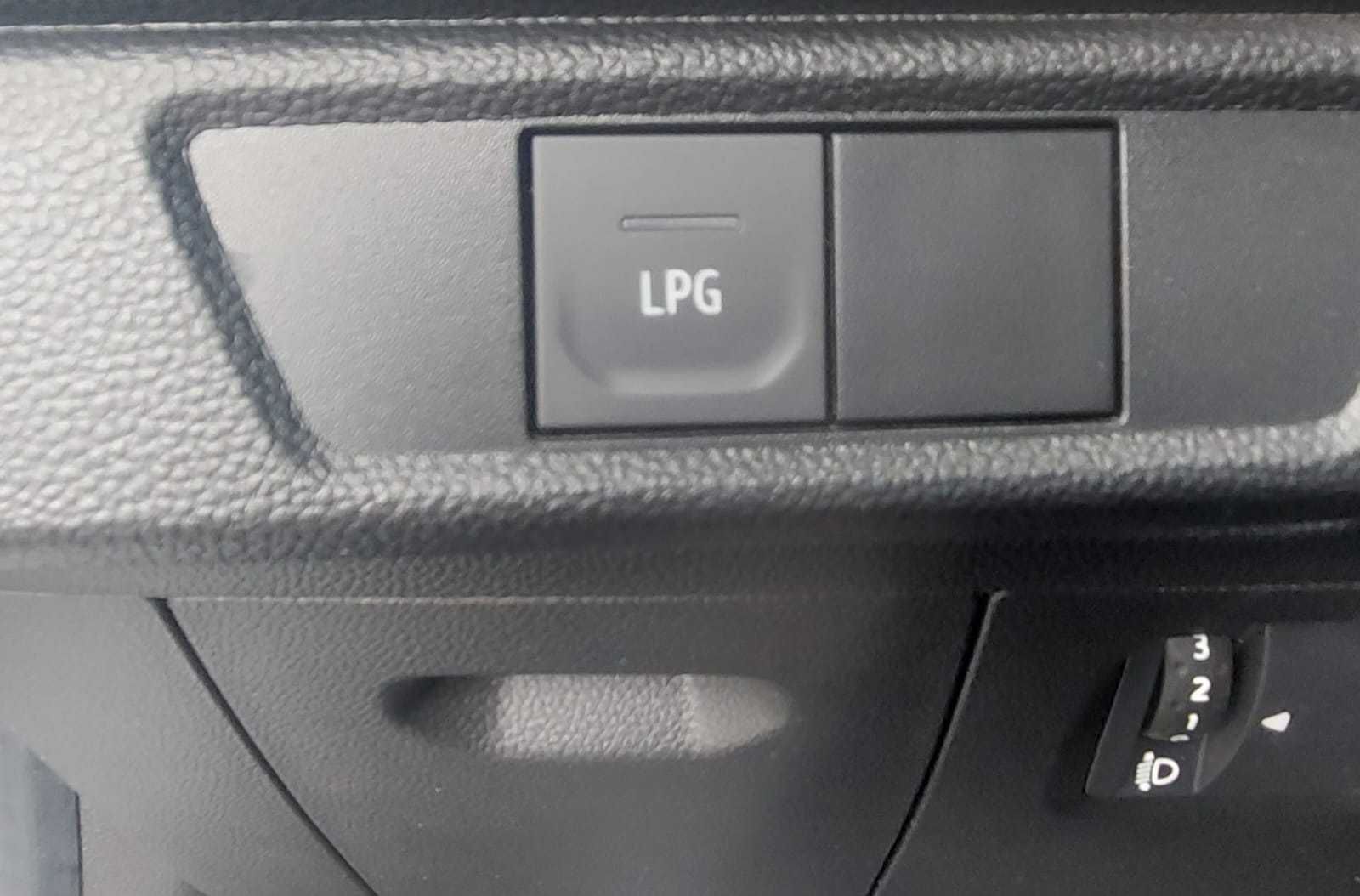 Unic! Iași, Dacia Logan eco-100g,