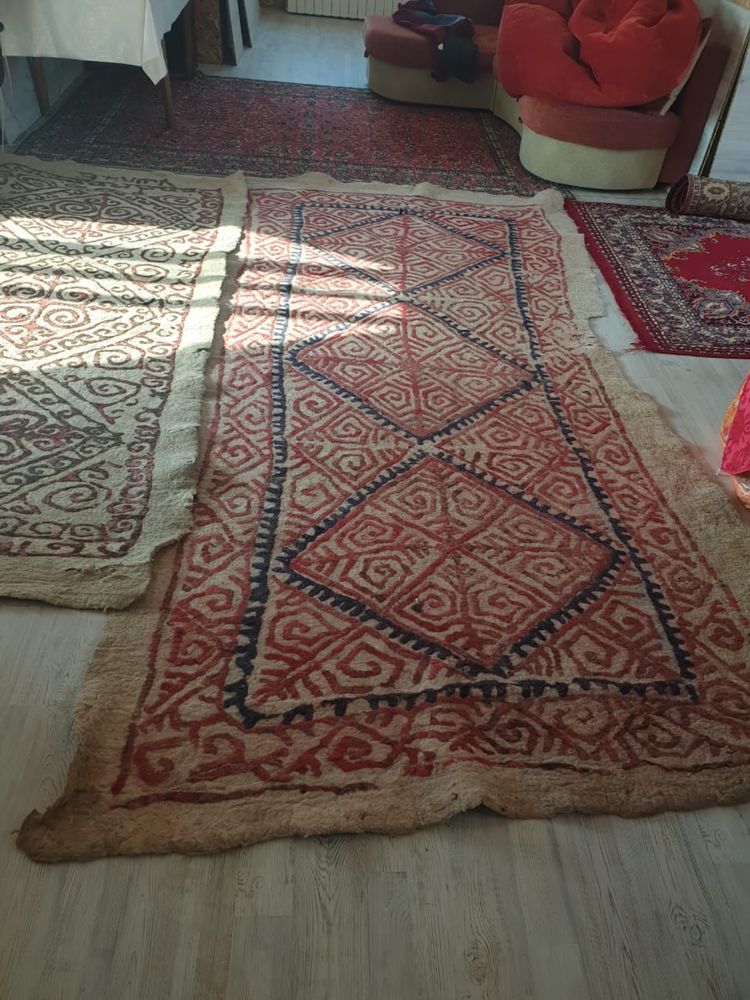 Два кииза ручной работы