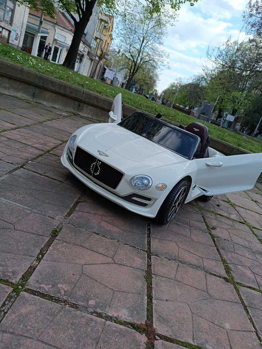 Продавам много запазена Детска Акумулаторна Кола Bentley