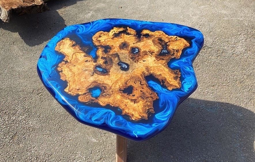 masa cafea rasina epoxidica si lemn masiv