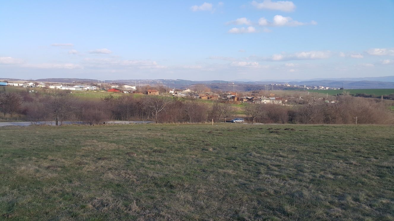 Парцел 2500 кв. м. Между с. Беляковец и В. Търново.